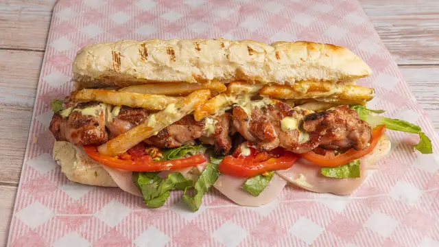 Πίτα με καλαμάκι χοιρινό